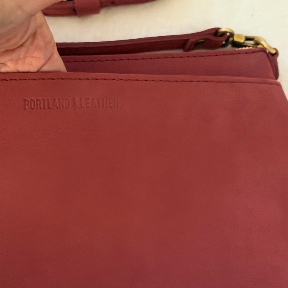 Portland Leather Classic Poppy  Crossbody Bag - Picture 3 of 13